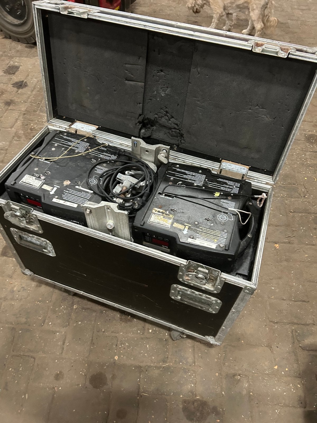 2x. Martin mac 250 movinghead in goede flightcase, Muziek en Instrumenten, Licht en Laser, Ophalen, Zo goed als nieuw, Licht