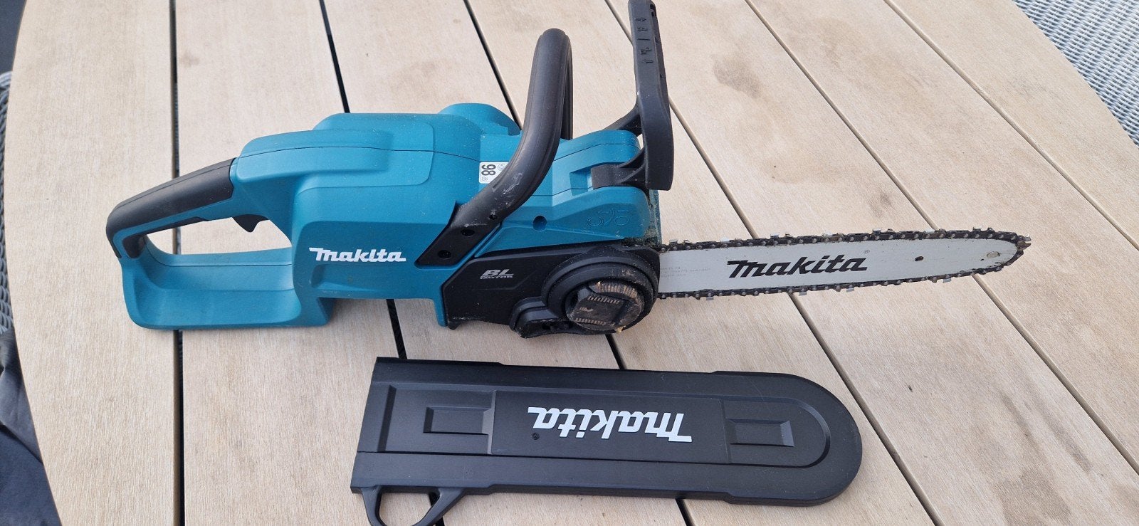 Makita Accu Kettingzaag DUC307ZX1 LXT - Zo goed als nieuw, Ophalen, 70 mm of meer, Kettingzaag, 600 tot 1200 watt
