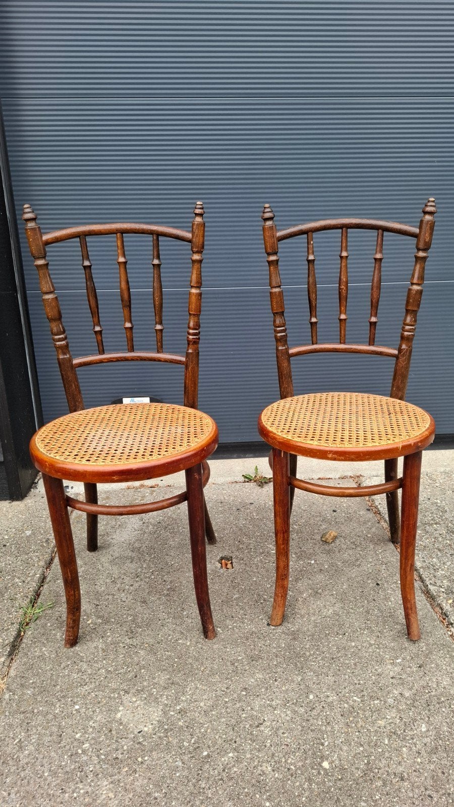 2 Fischel Thonet stoelen met rotan zitting, Ophalen