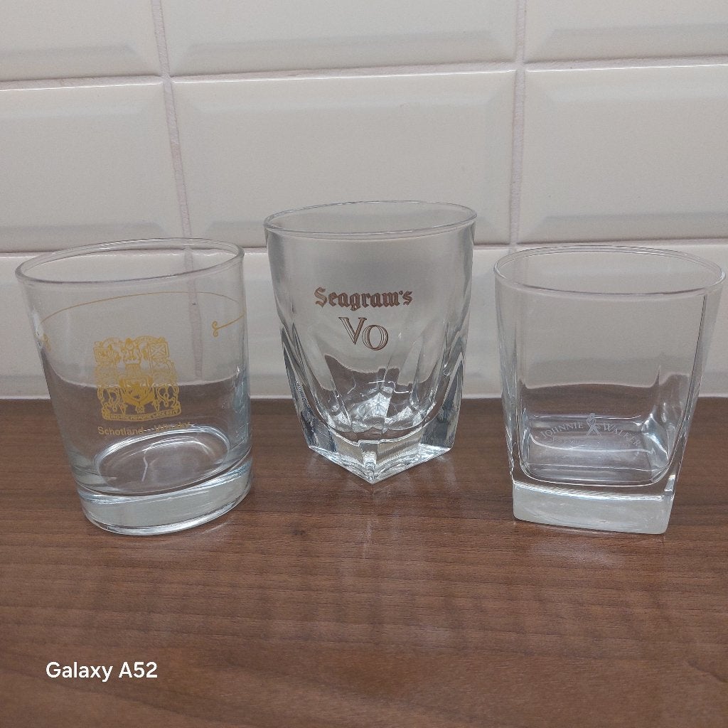 3 Whiskyglazen Seagram's VO-Johnnie walker- Schotland Whisky, Ophalen of Verzenden, Zo goed als nieuw, Borrel- of Shotglas