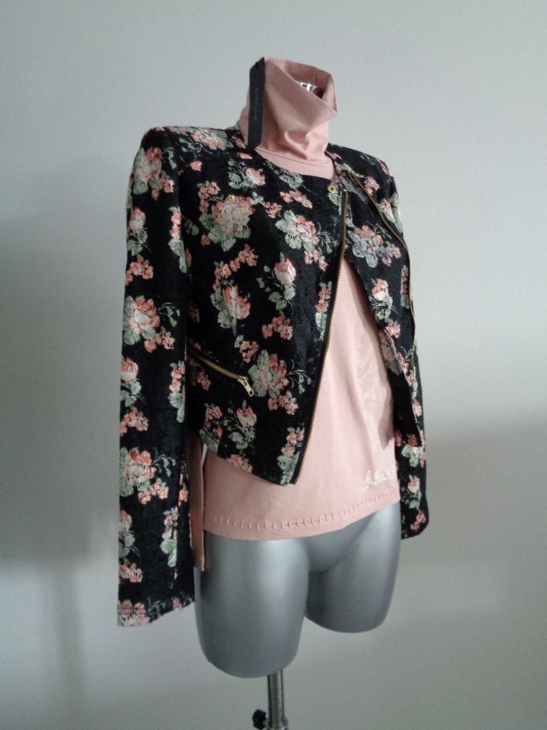 Mint & Berry bolero jasje maten 34 en 38 Nieuw kaartje, Kleding | Dames, Maat 38/40 (M), Overige kleuren, Nieuw, Ophalen of Verzenden