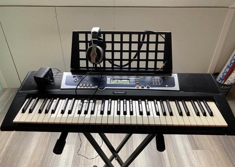 Yamaha YPT-210 Keyboard met koptelefoon en standaard, Muziek en Instrumenten, Ophalen, 61 toetsen, Yamaha, Zo goed als nieuw