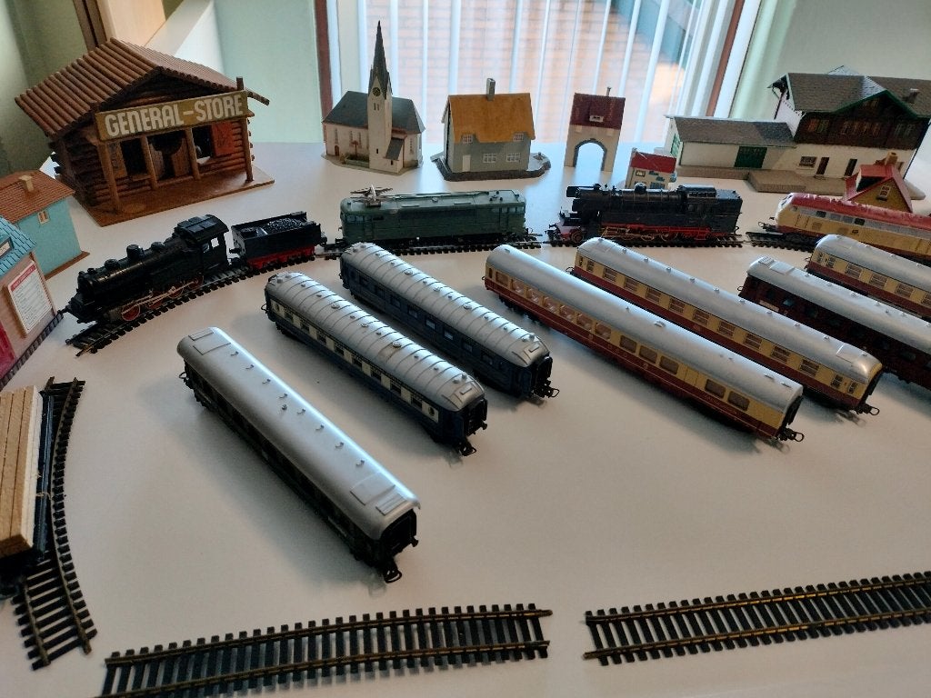 Grote verzameling modeltreinen, rails en toebehoren, Hobby en Vrije tijd, Gelijkstroom of Wisselstroom, Analoog, Ophalen, Overige merken