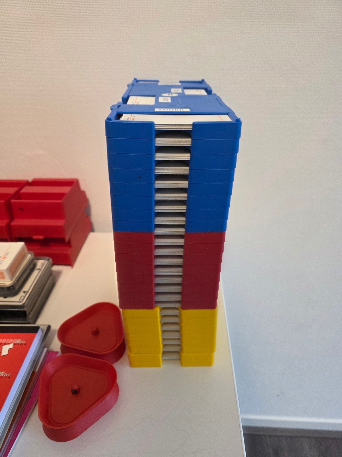 Complete Bridge Set: Biedboxen, Scoreblokken & Kaarten, Drie of vier spelers, Ophalen of Verzenden, Gebruikt, Bridge Bond