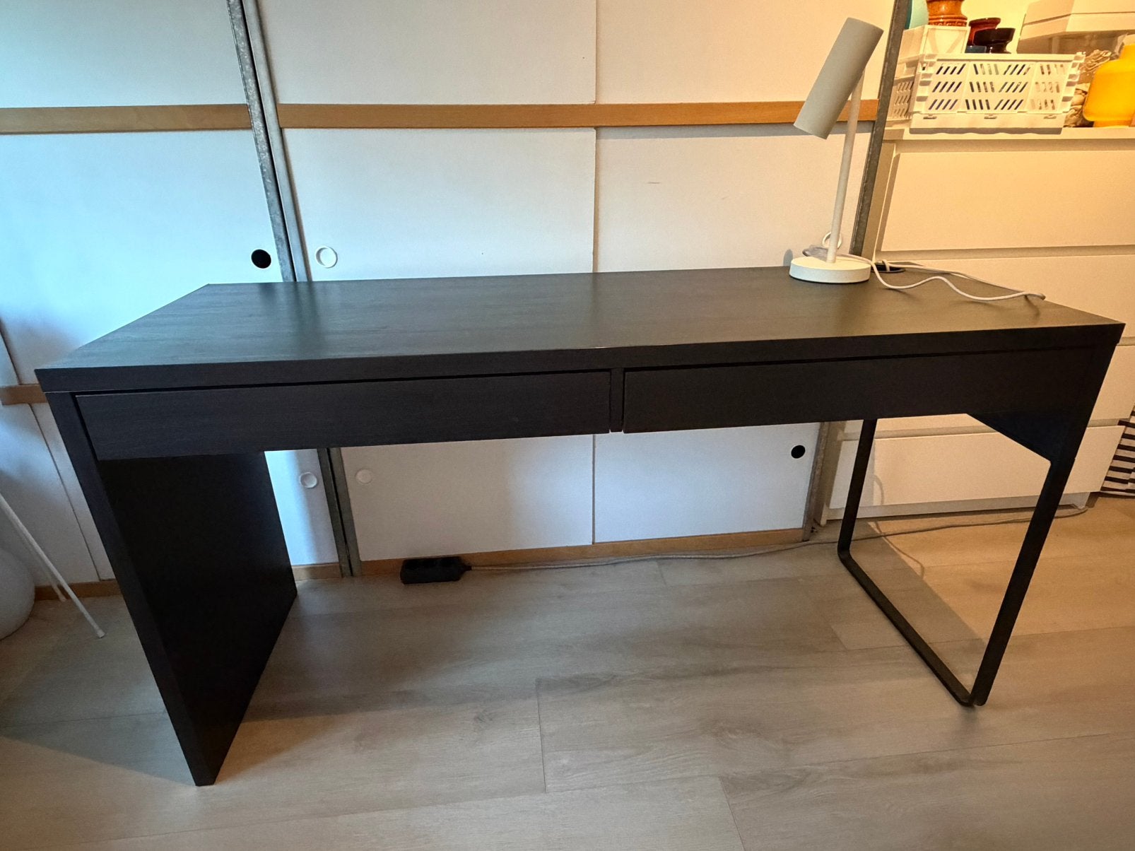 IKEA Micke bureau zwart (142 x 50 cm), Ophalen, Zo goed als nieuw