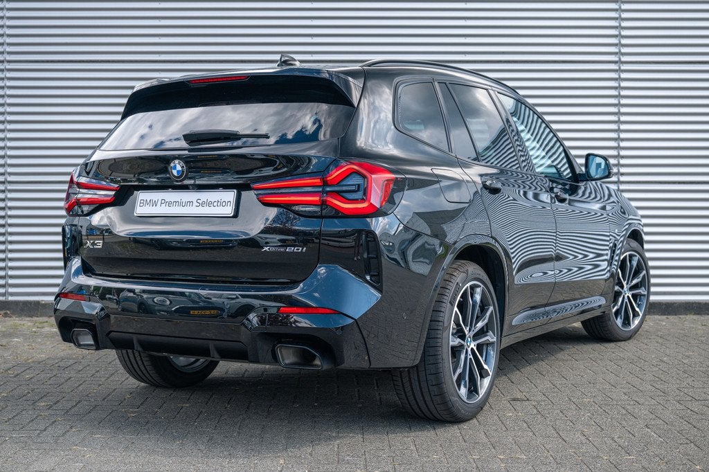 BMW X3 xDrive20i High Executive M Sport Automaat / Panoramad, Auto's, BMW, 1998 cc, 4 cilinders, Zwart, Bedrijf