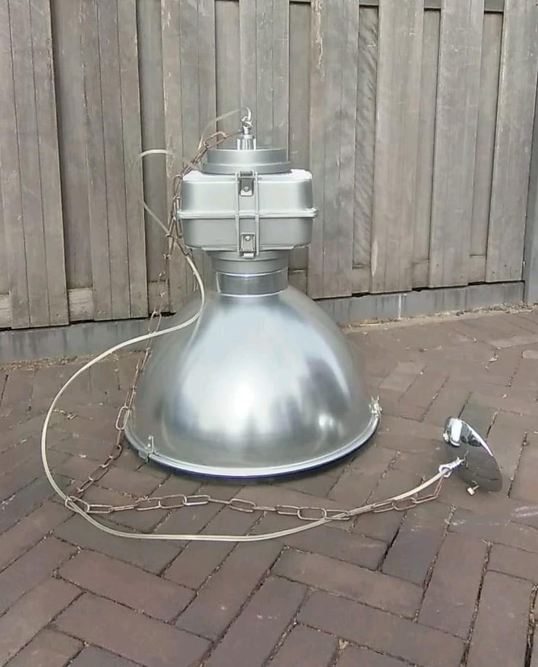 Industriële Zilveren Hanglamp - Ø 50cm, Hoogte 52cm, Gebruikt, 50 tot 75 cm, Ophalen of Verzenden, Metaal