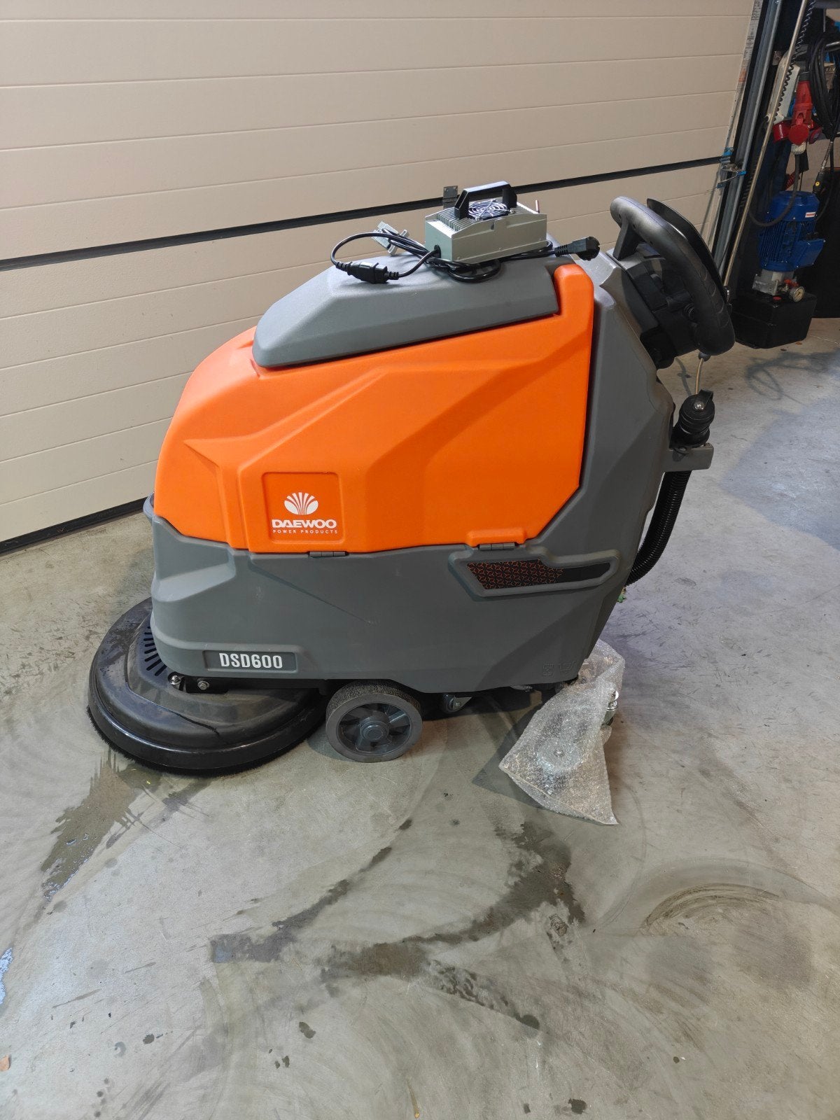 Daewoo schrob/zuig machine vloer
Schrobmachine, Ophalen of Verzenden