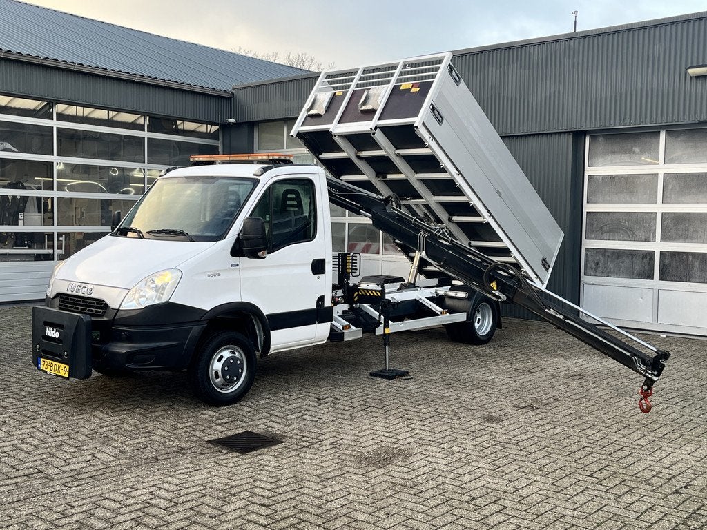 Iveco Daily 50C15 Hiab 022 Laadkraan 1555kg laadvermogen Kip, Auto's, Automaat, Gebruikt, Zwart, 4 cilinders