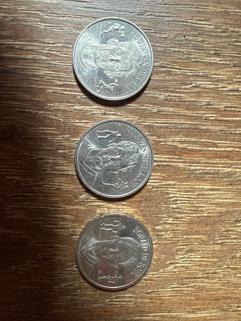 3 voetbalmunten van Oranje 2000 KNVB, Ophalen of Verzenden, Koningin Beatrix, Overige waardes, Setje