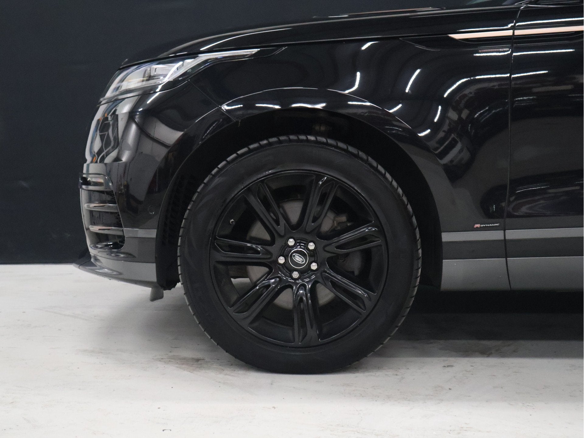 Land Rover Range Rover Velar 2.0 P300 Turbo AWD R-Dynamic SE, Auto's, Automaat, Dealer onderhouden, Verwarmde buitenspiegels, Gebruikt