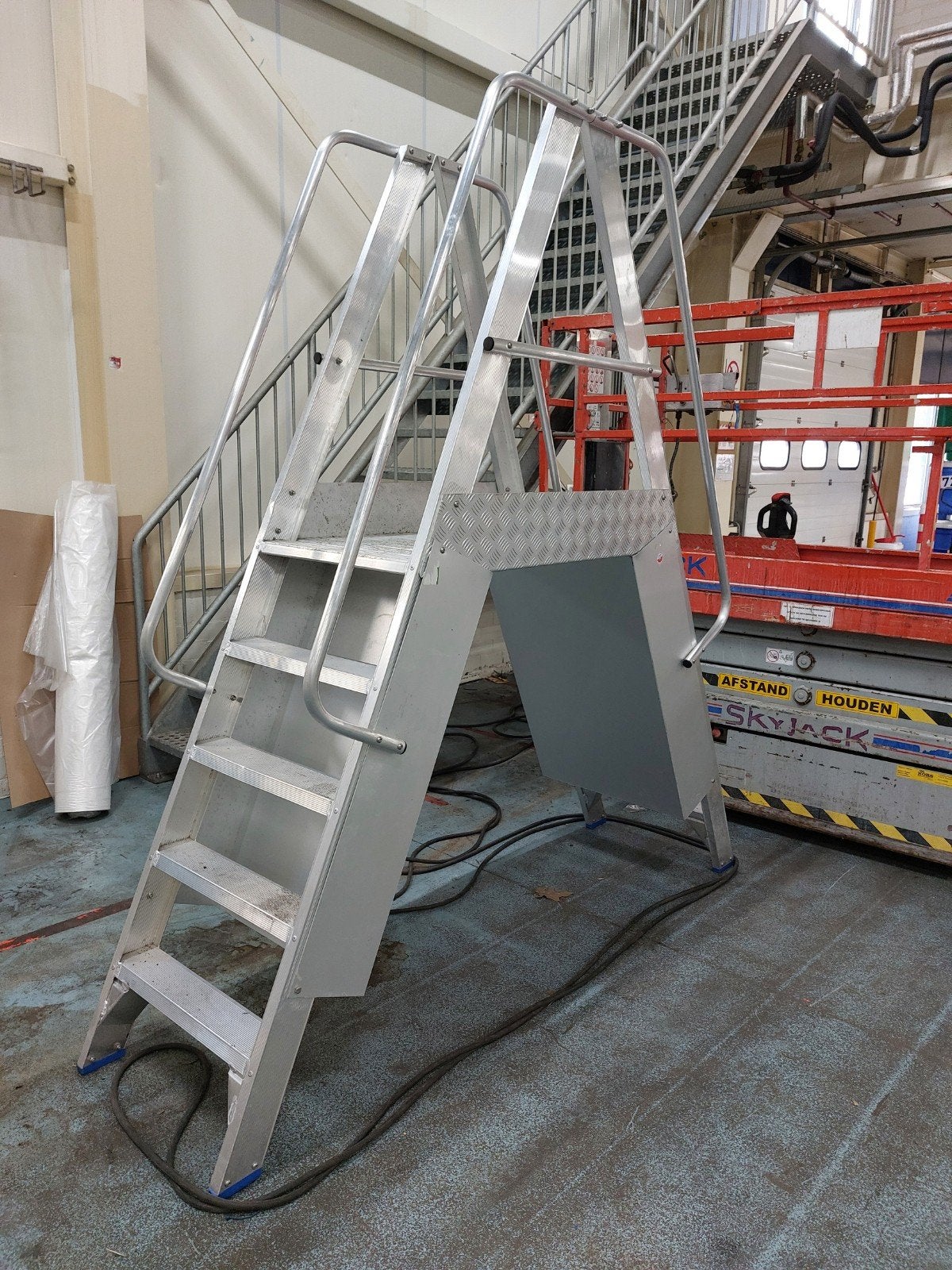 Aluminium bordestrap met leuning - Stevige werkplatform, Ophalen, Gebruikt, Trap, 2 tot 4 meter