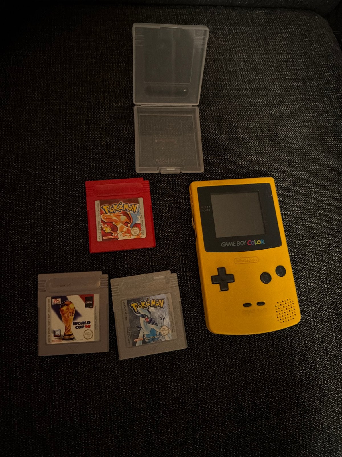 Game Boy Color met Pokémon Red, Silver en voetbalgame, Spelcomputers en Games, Ophalen of Verzenden, Gebruikt, Game Boy Color