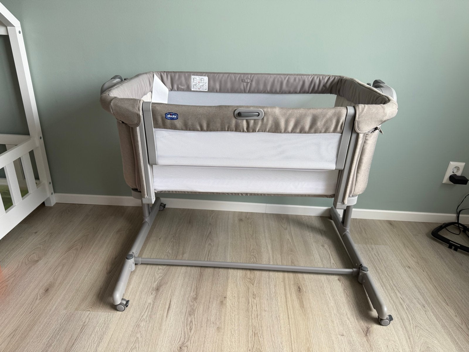 Chicco Next2Me Co-Sleeper / Aanschuifwieg + matras & 3 laken, Kinderen en Baby's, Babywiegjes en Ledikanten, Ophalen of Verzenden