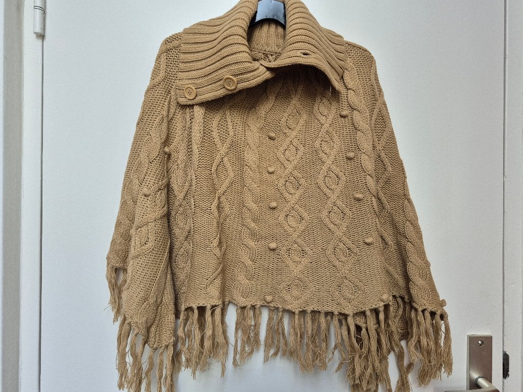 C&A Yessica maat L mooie beige poncho met franjes, Beige, Maat 42/44 (L), Ophalen of Verzenden, Gedragen