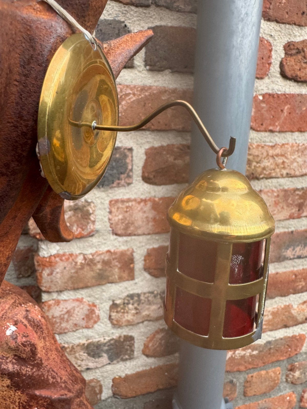Oud koperen lantaarntje aan wandhanger, Ophalen of Verzenden, Gebruikt, Overige materialen, Wandlamp