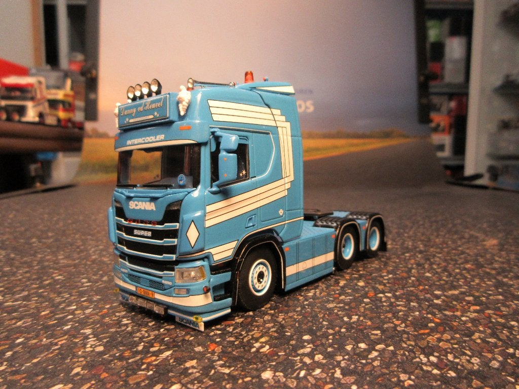WSI Scania Danny van den Heuvel met certificaat, Hobby en Vrije tijd, Modelauto's | 1:50, Ophalen of Verzenden, Zo goed als nieuw