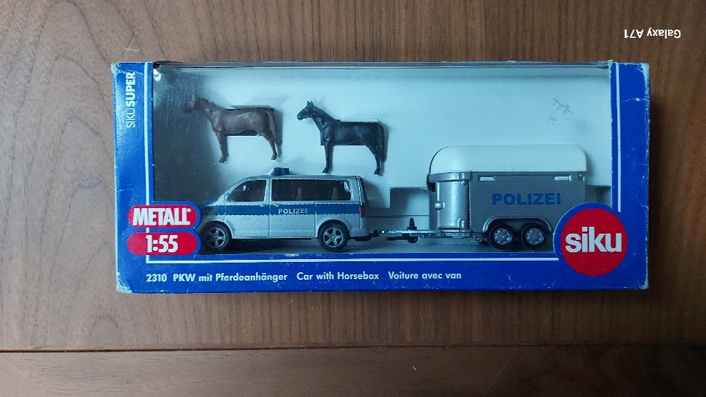 Siku 2310 VW met paardenaanhanger - Polizei grijs-blauw, Hobby en Vrije tijd, Modelauto's | 1:50, Ophalen of Verzenden, Zo goed als nieuw