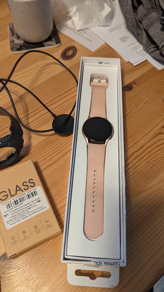 Samsung Galaxy watch 5 40MM pink gold  4G / LTE met extra's, Samsung ⌚️, Ophalen of Verzenden, Zo goed als nieuw, Waterdicht