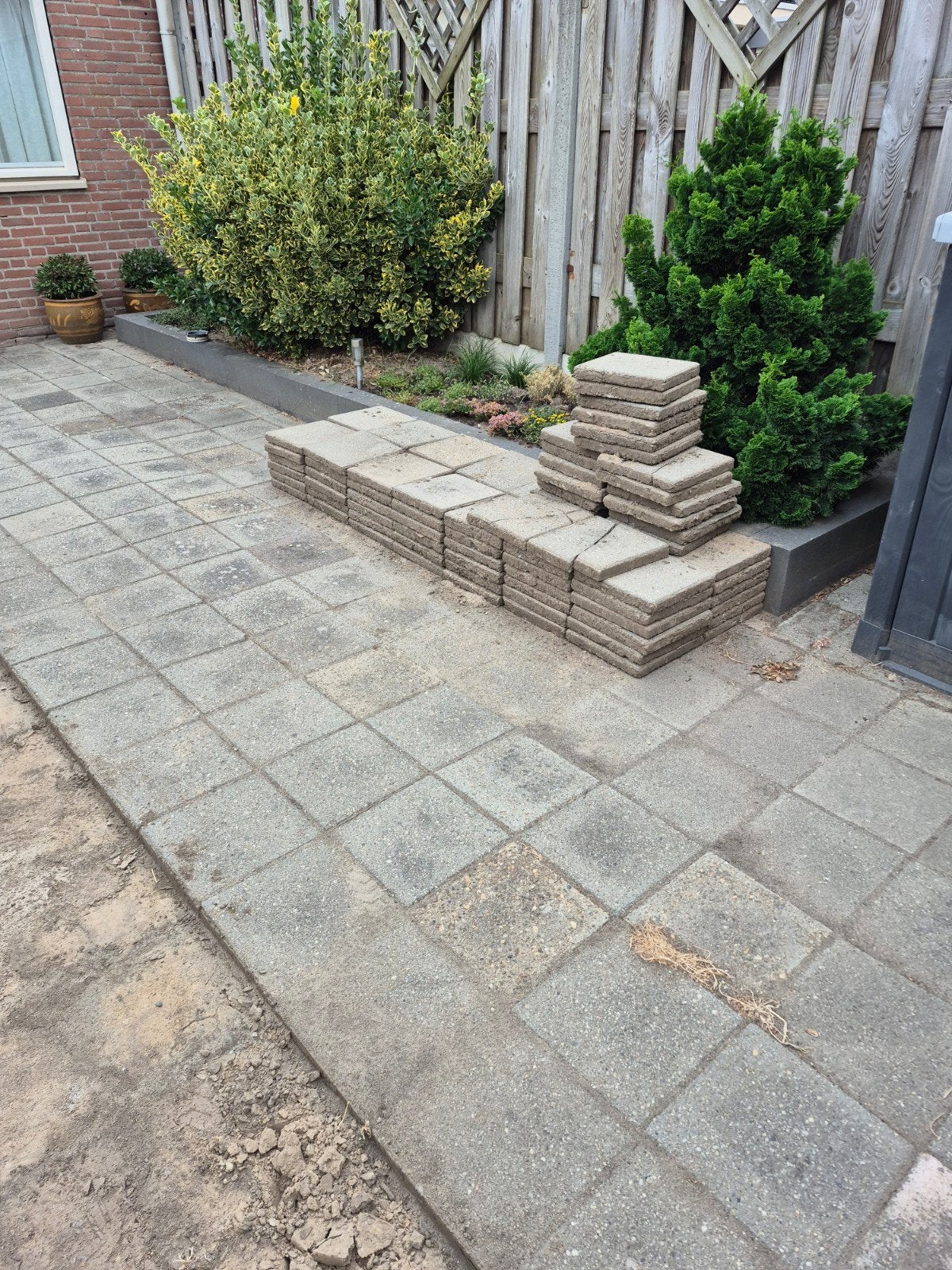 Gebruikte betontegels voor terras of pad, 30x30  100 stuks,, Gebruikt, Ophalen of Verzenden, 10 m² of meer, Beton