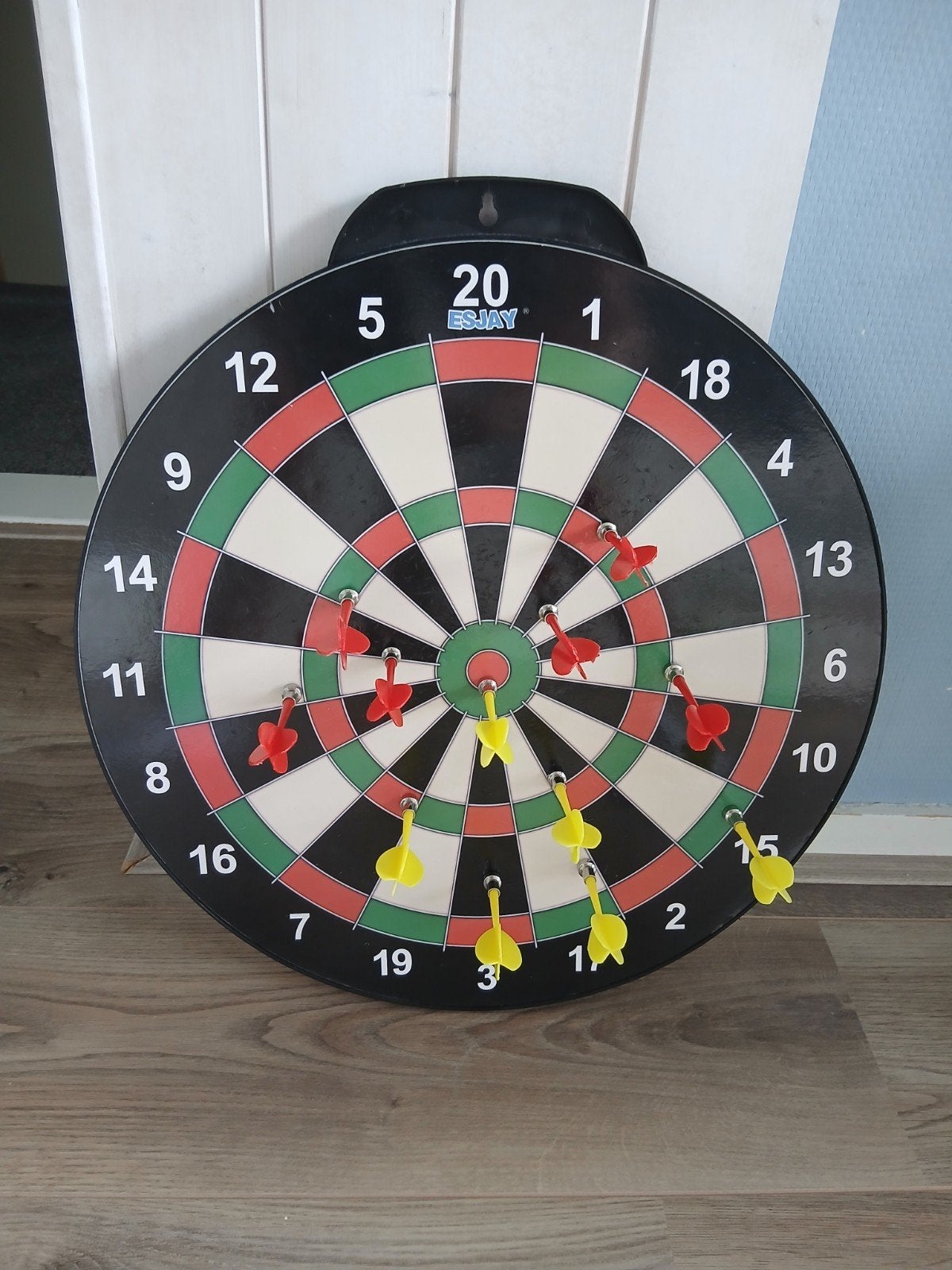 Magnetisch dartbord met 12 darts (6 geel, 6 rood), Ophalen, Dartbord