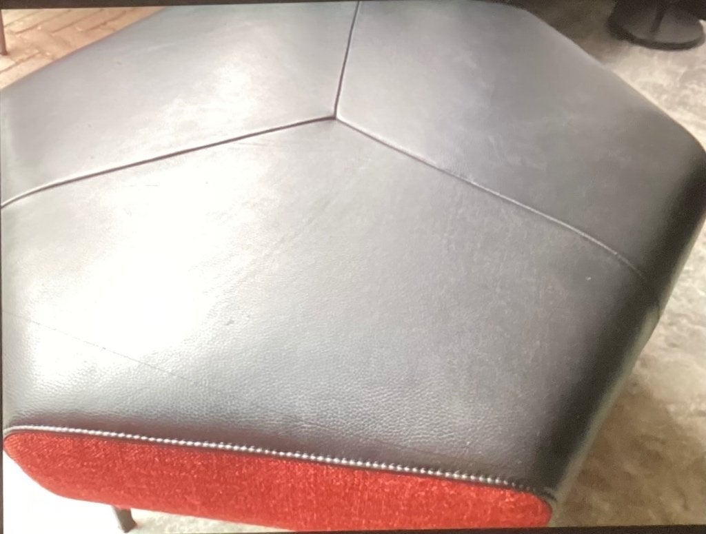 MONTEL zeskantige hocker, zwart leer met deels rode stof, Ophalen, Gebruikt, Design, 75 tot 100 cm