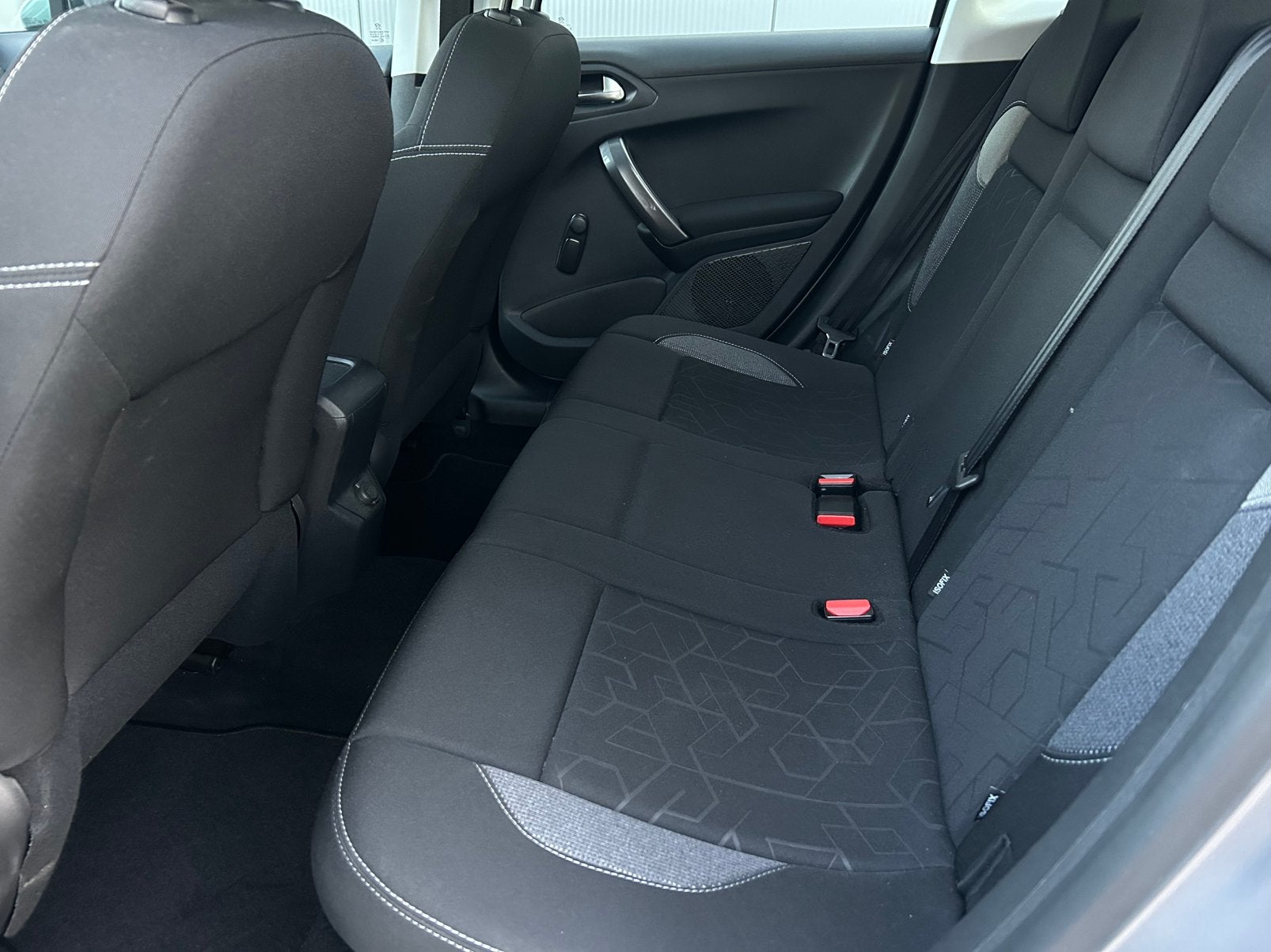 Foto 12 van Peugeot 2008 1.2 turbo 2018 Grijs pdc