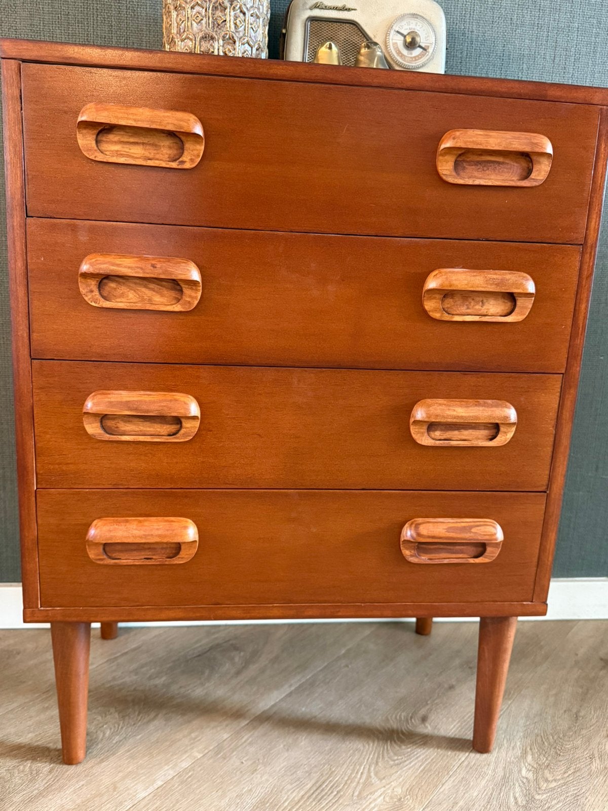 Foto 4 van Vintage ladekast -warm hout – 4 lades – retro / Deens design