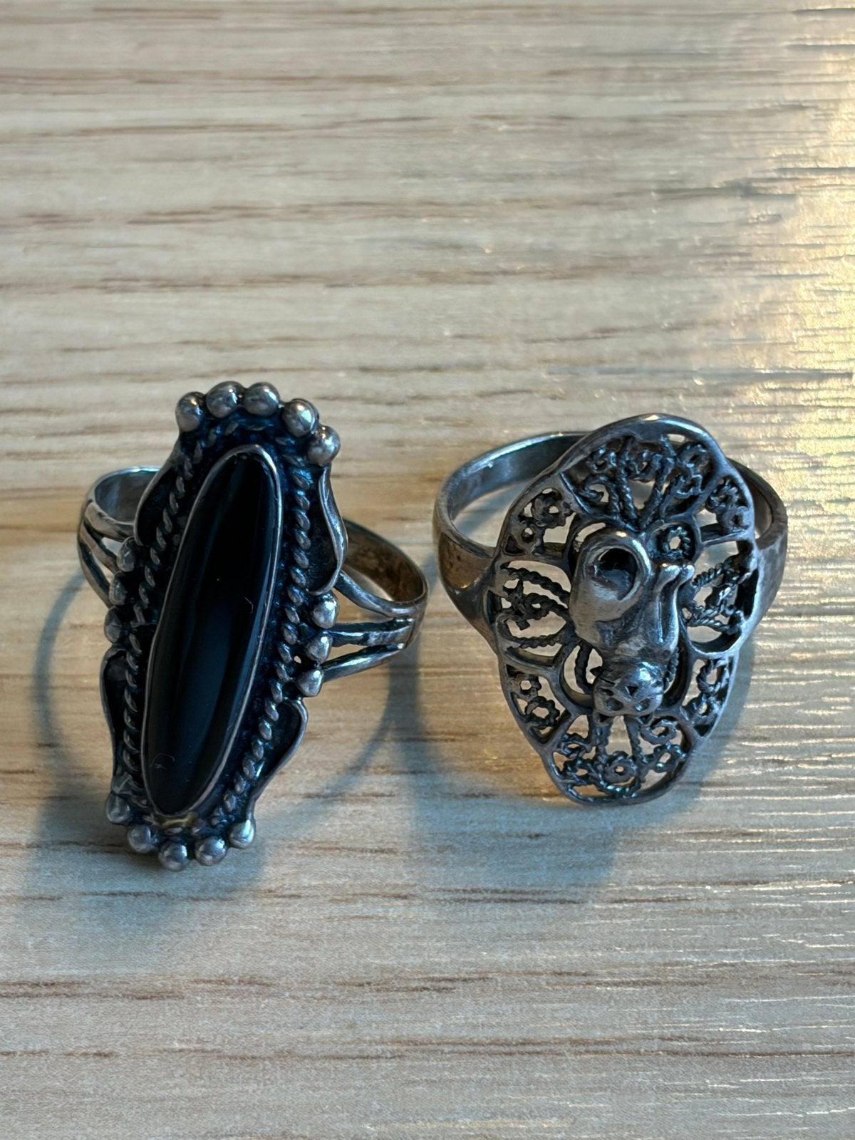 Set van 2 zilverenringen met kat en zwarte steen, Gebruikt, Ophalen of Verzenden, 17 tot 18, Met edelsteen