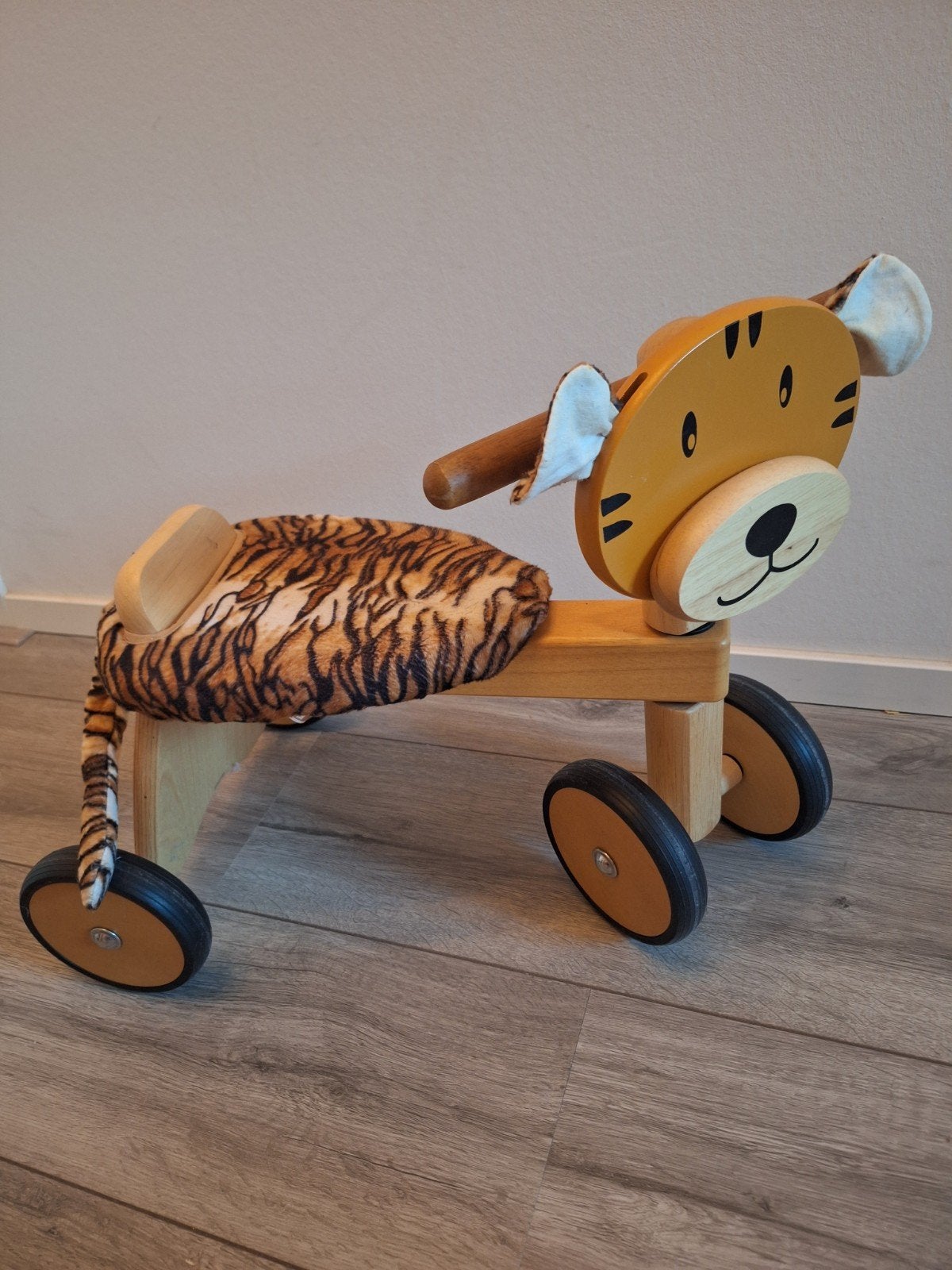 Houten Loopfiets Tijger met Zachte Zitting en Staartje, Ophalen, Zo goed als nieuw, Loopfiets