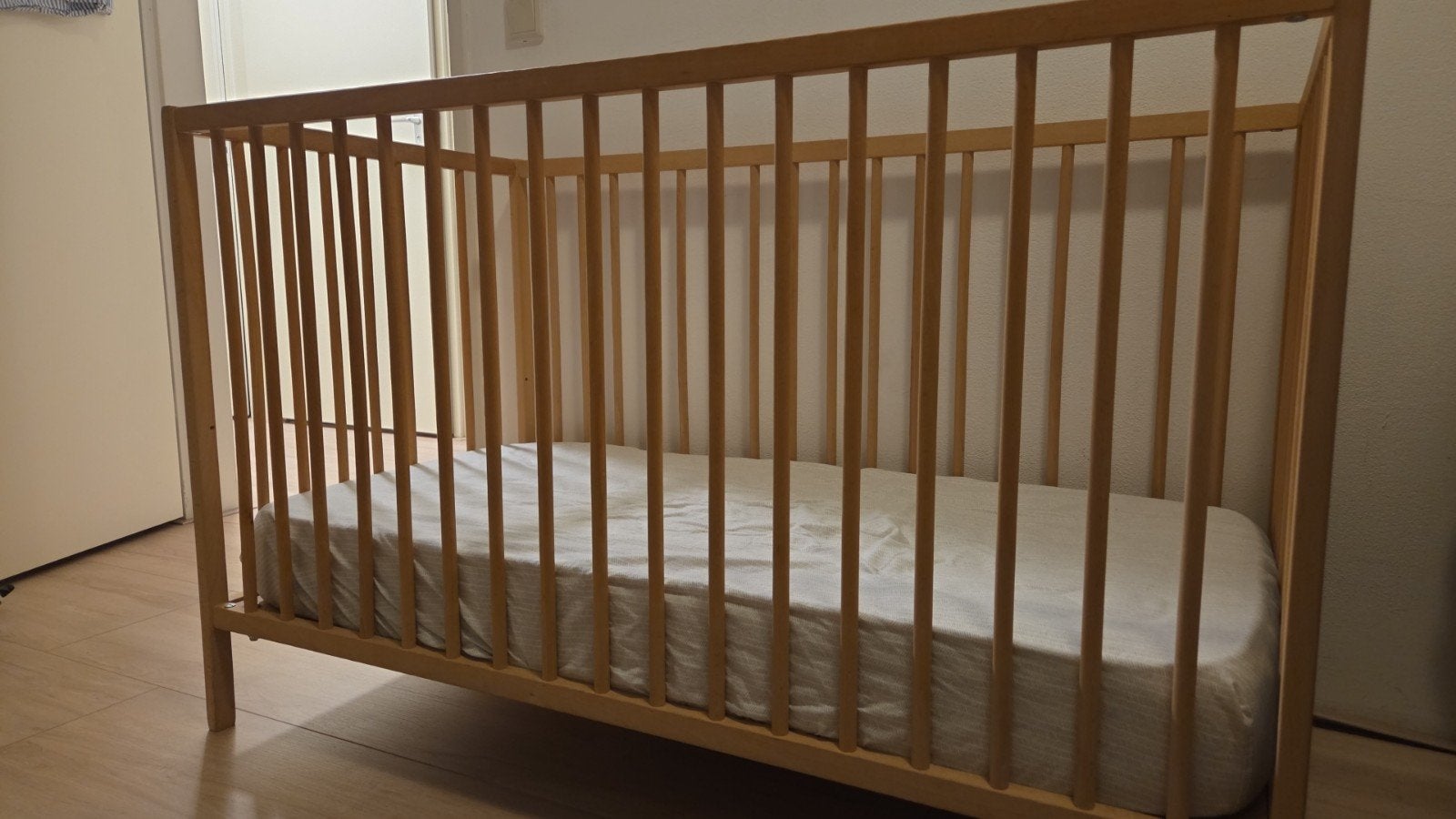 Ikea Sniglar babybedje - Houten ledikant, Lattenbodem, Gebruikt, 70 tot 85 cm, 140 tot 160 cm