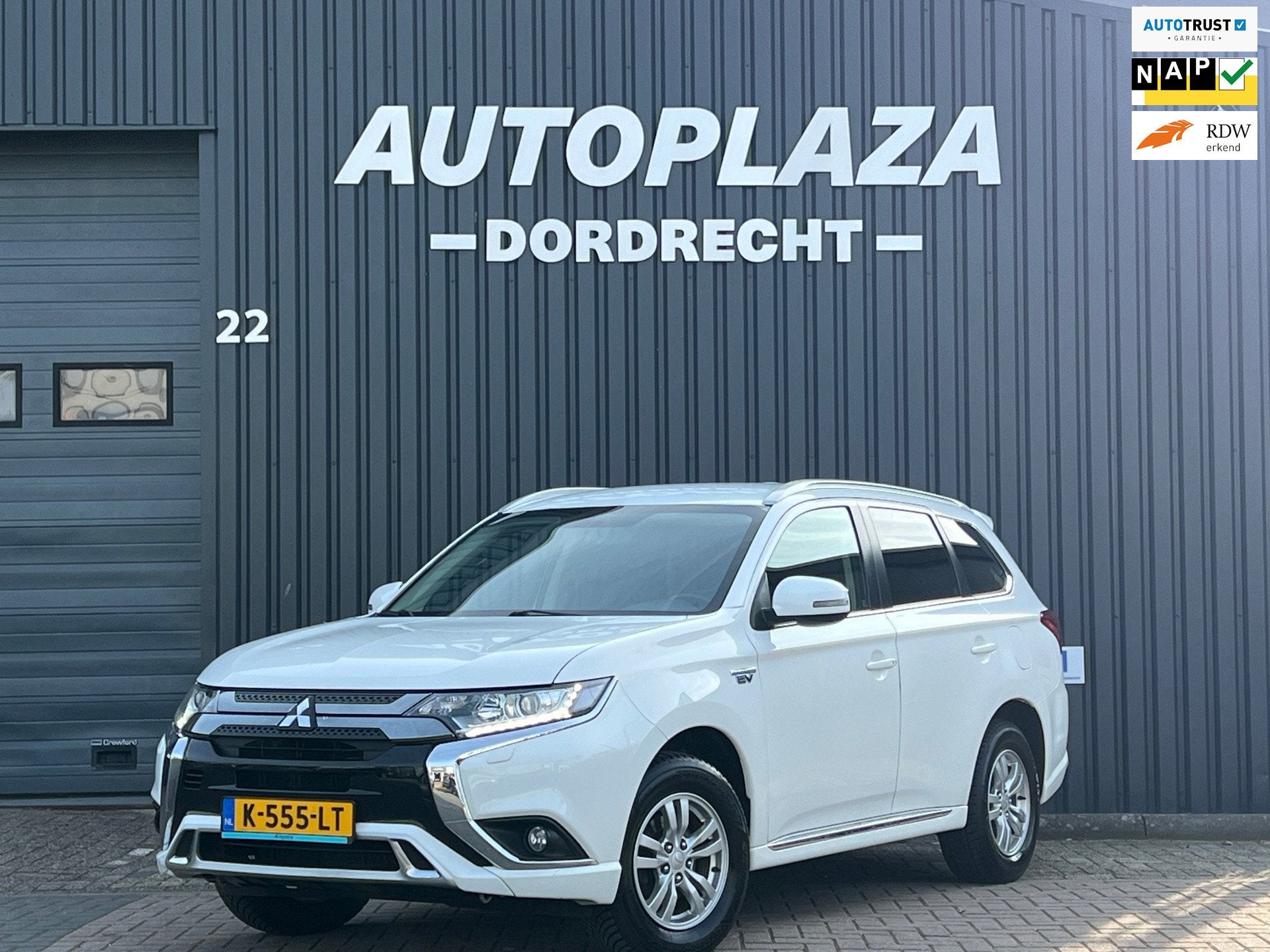 Mitsubishi Outlander 2.4 PHEV Pure TREKHAAK |APPLE CARPLAY |, Automaat, 4 cilinders, 1865 kg, Automatische klimaatregeling