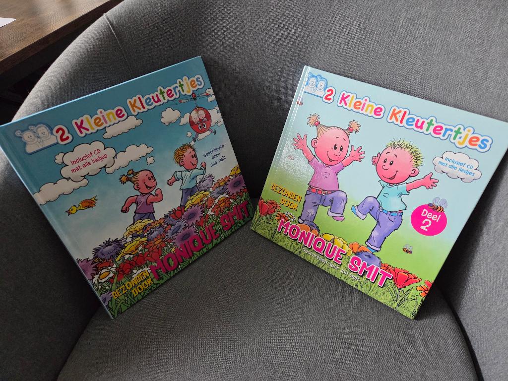 2 boeken 2 kleine kleutertjes, Ophalen of Verzenden, Gelezen