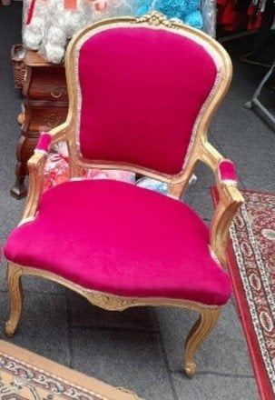Goud kleurige dames fauteuile opnieuw gestoffeerd, Ophalen