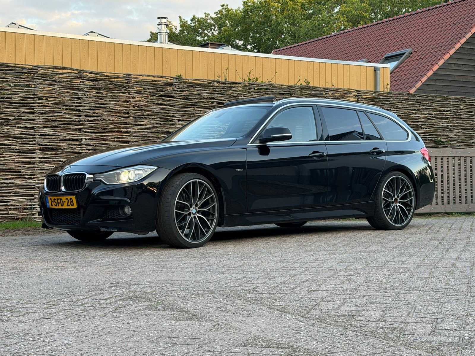 BMW 3-Serie 316i 136pk Aut 2013 Zwart, Automaat, 4 cilinders, 1445 kg, Zwart