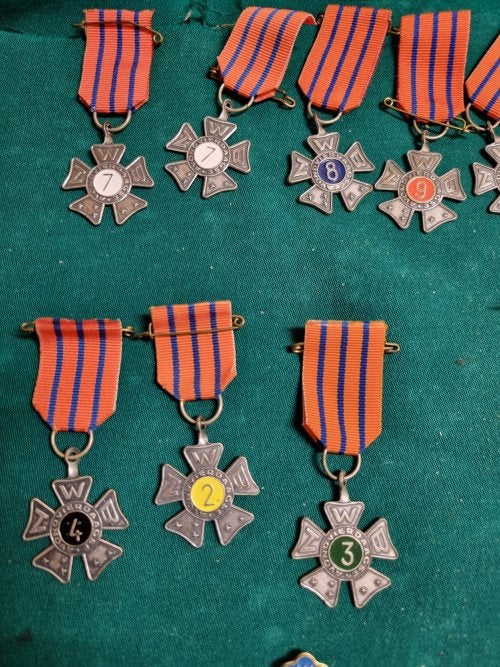 speldjes avond vierdaagse kruisjes, Verzamelen, Speldjes, Pins en Buttons, Ophalen of Verzenden, 'T Olde Gre-j, Info@toldegrej.nl