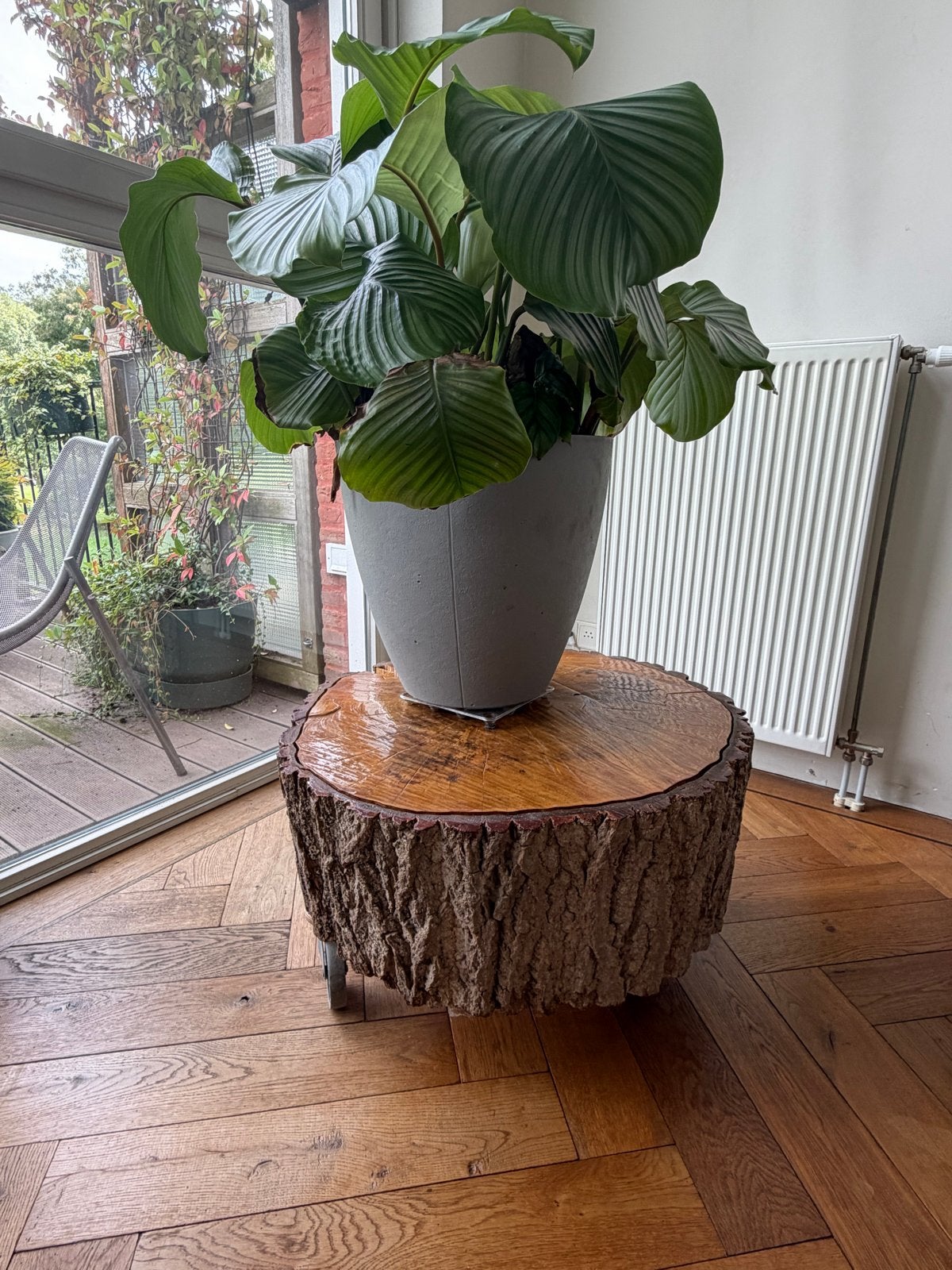 Houtblok bijzettafel met gelakte bovenkant, Ophalen, Minder dan 45 cm, Gebruikt, 55 tot 75 cm