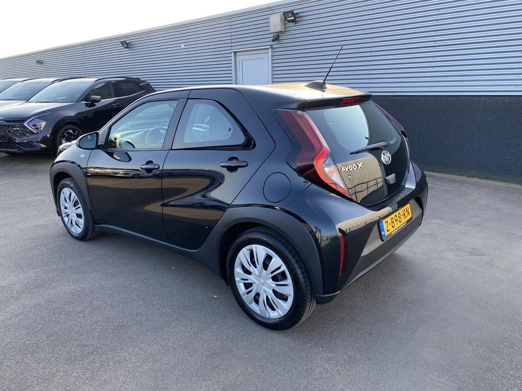Toyota Aygo X 1.0 VVT-i MT Play Nette Nederlandse auto, acht, Gebruikt, 920 kg, 4 stoelen, Zwart