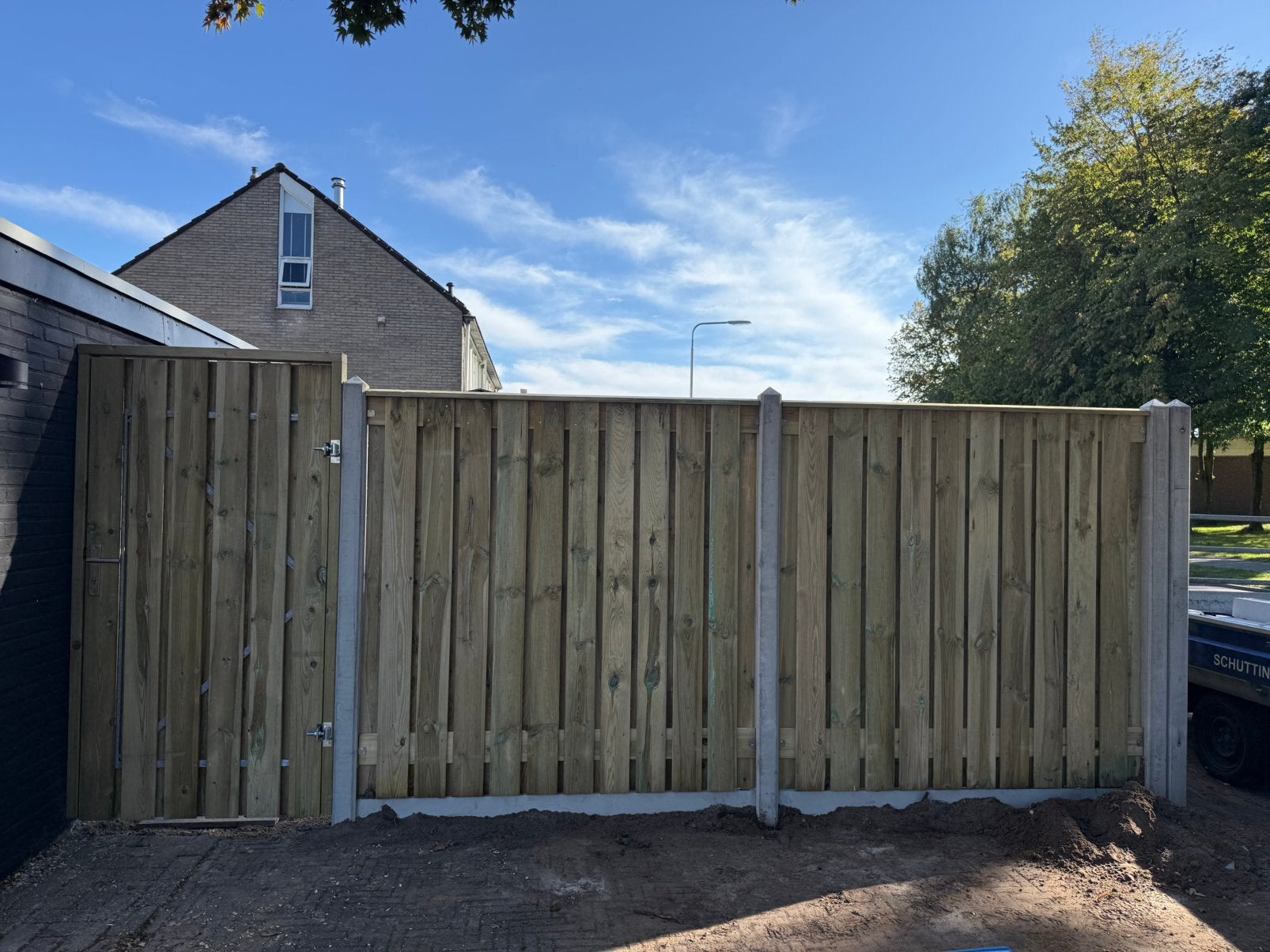 Schutting compleet geplaatst €105 p/m | Grenen + grijs beton, Tuin en Terras, Ophalen, 1 tot 2 meter, Minder dan 3 meter, Nieuw
