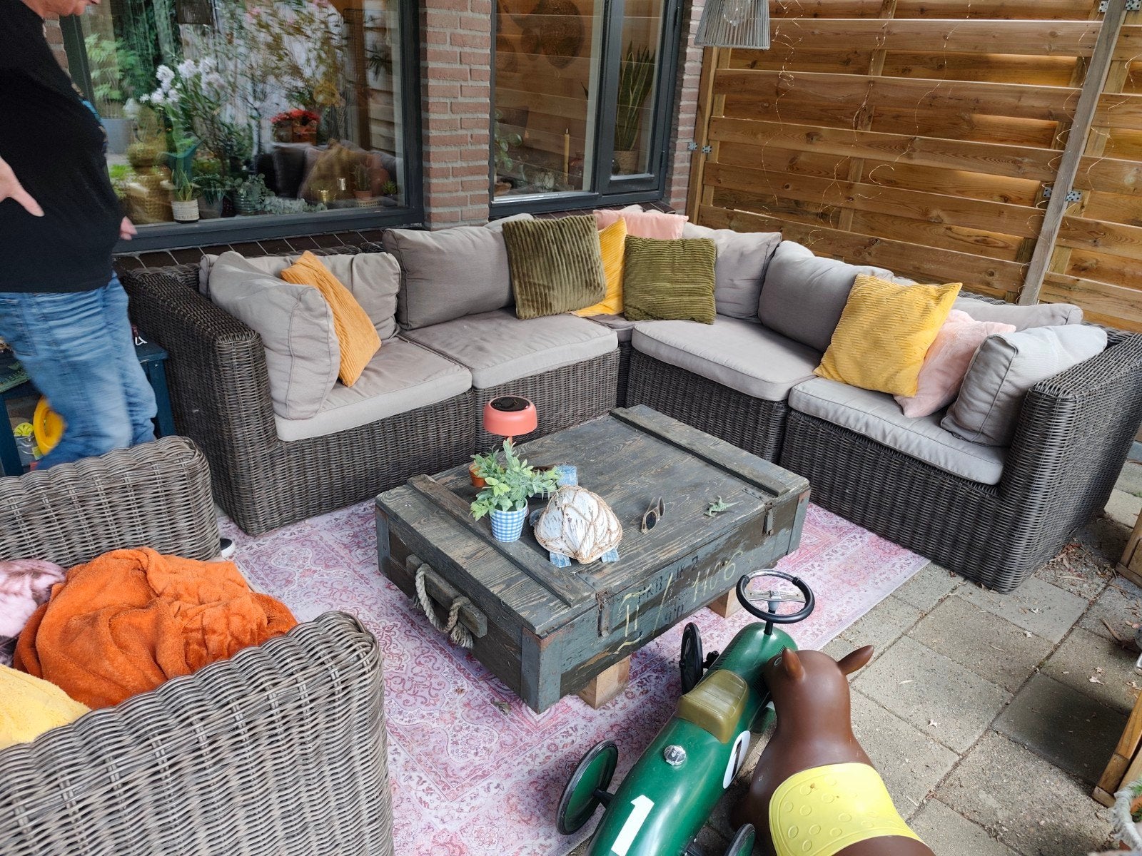 Knusse loungeset met optionele legerkist als tafel, Tuin en Terras, Tuinsets en Loungesets, Ophalen, 5 zitplaatsen, Gebruikt, Bank