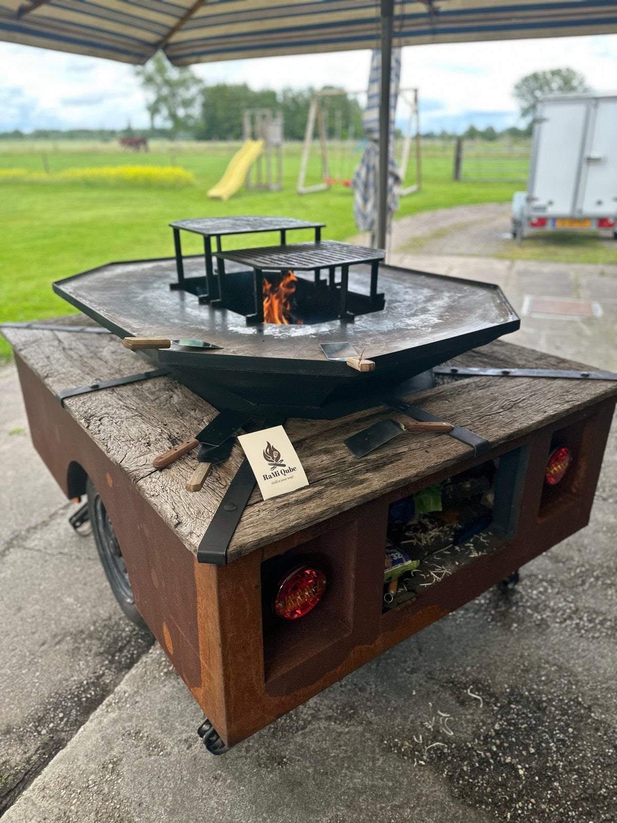 Bbq aanhanger. Vuurschaal aanhanger. RaMi Qube, Ophalen