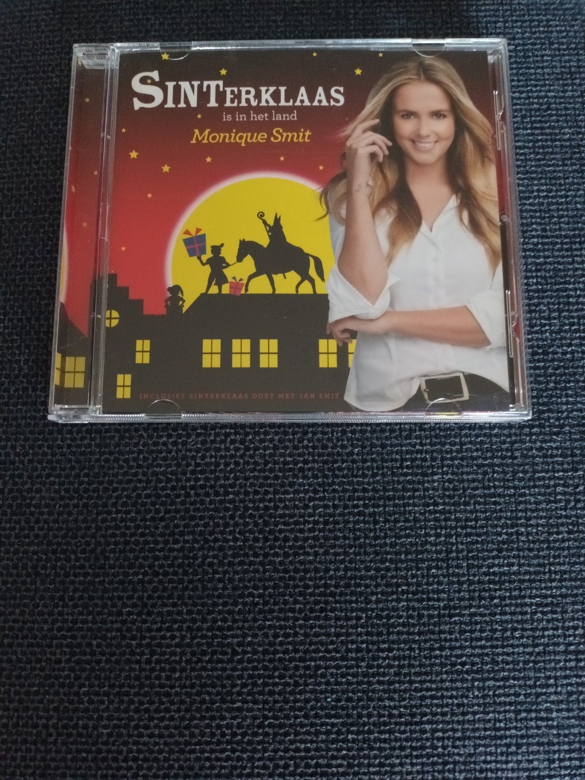 SINTERKLAAS is in het land - Monique Smit, Ophalen of Verzenden, Zo goed als nieuw