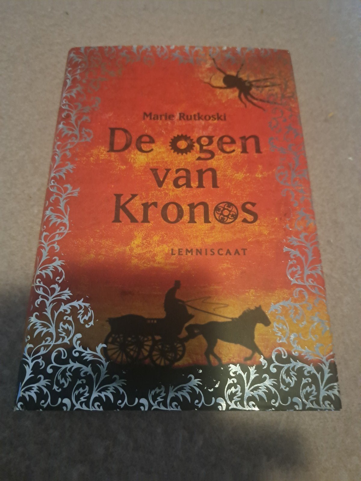 De ogen van Kronos - Marie Rutkoski (Lemniscaat), Ophalen of Verzenden, Zo goed als nieuw, Marie Rutkoski