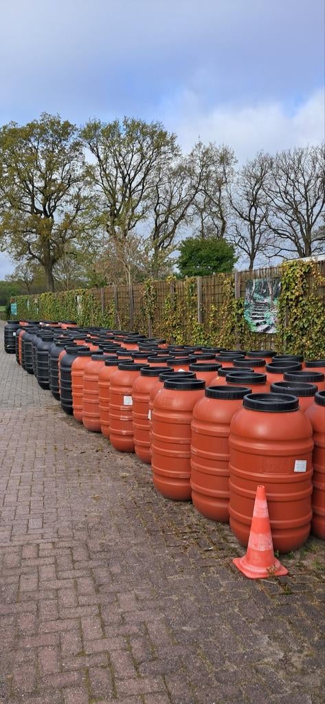 Kunststof  Regentonnen in  Terracotto  € 9.00, 150 liter of meer, Ophalen, Zo goed als nieuw, Kunststof