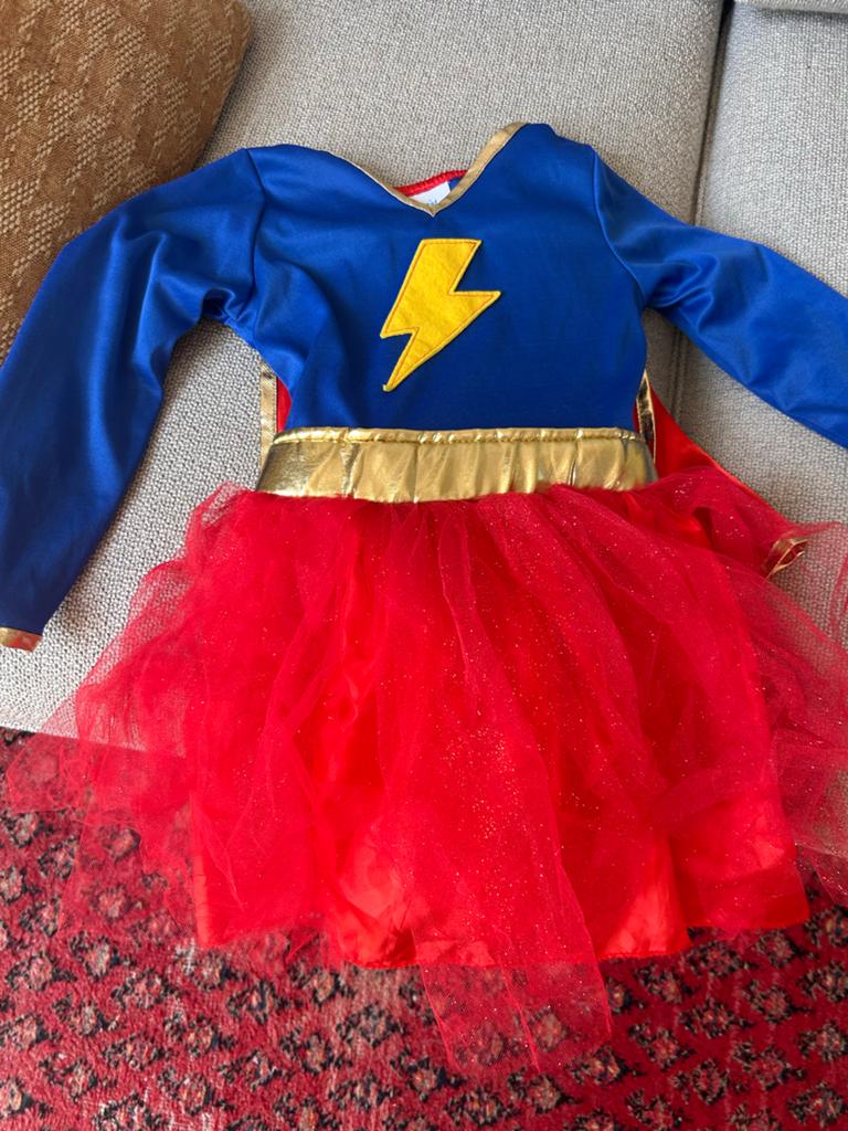 Superheldenjurk met cape en tutu - Maat 5-6 jaar, Ophalen of Verzenden, Zo goed als nieuw, 110 t/m 116, Meisje