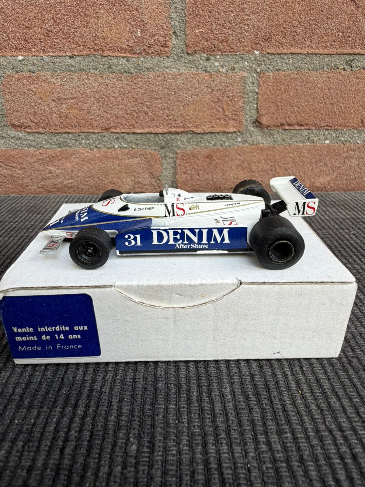 1:43 Tenariv gebouwde metal kit F1 Osella Fa 1, Hobby en Vrije tijd, Modelauto's | 1:43, Ophalen of Verzenden, Zo goed als nieuw