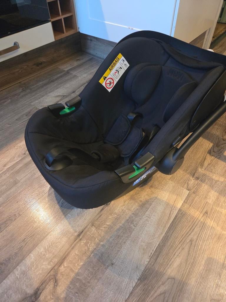 Novi Baby Jewel I-Size Autostoel All Black met Isofixbase, Autogordel of Isofix, Gebruikt, 0 t/m 18 kg, Ophalen