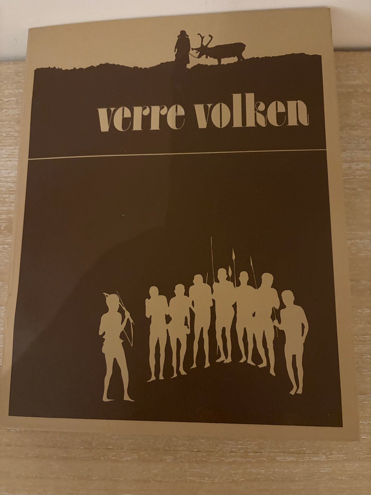 Verre Volken - Xingu-Indianen (NOS TV-serie), Boeken, Ophalen of Verzenden, Gelezen, Nederland