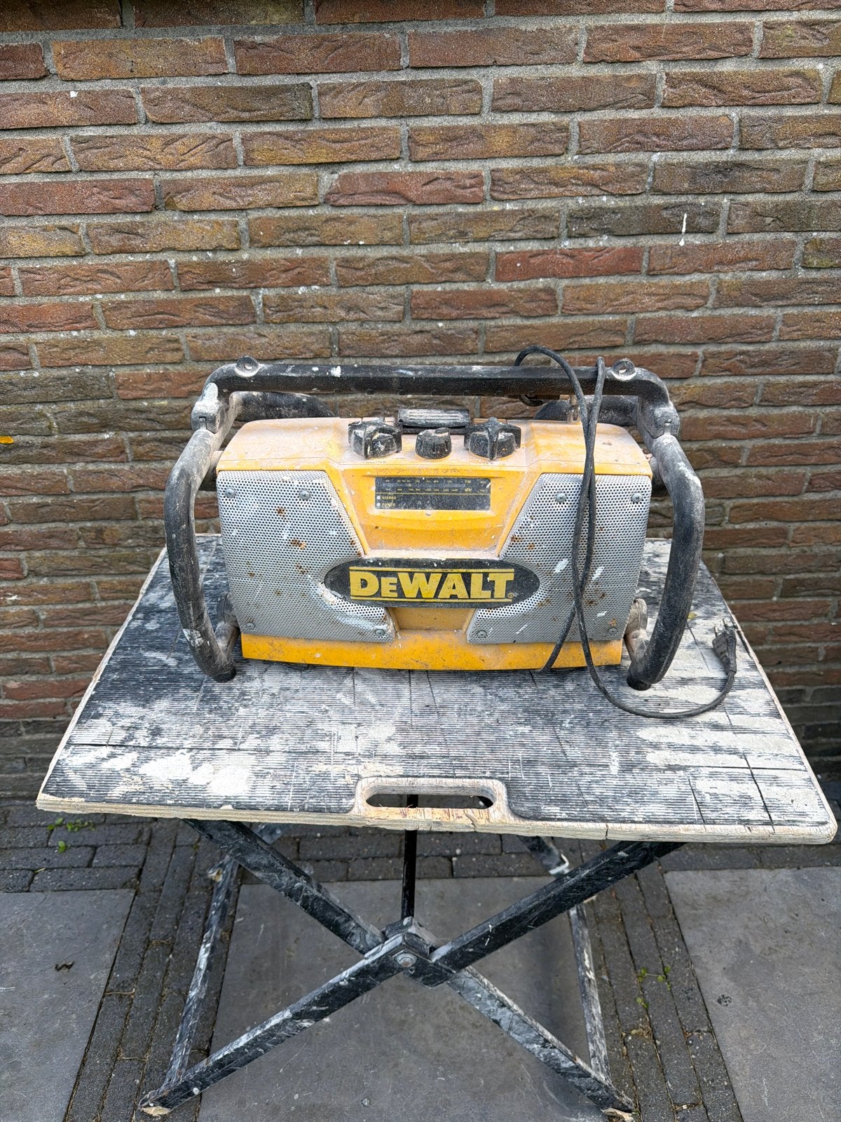 Robuuste DeWalt bouwradio - Ideaal voor de werkplaats, Ophalen of Verzenden, Gebruikt