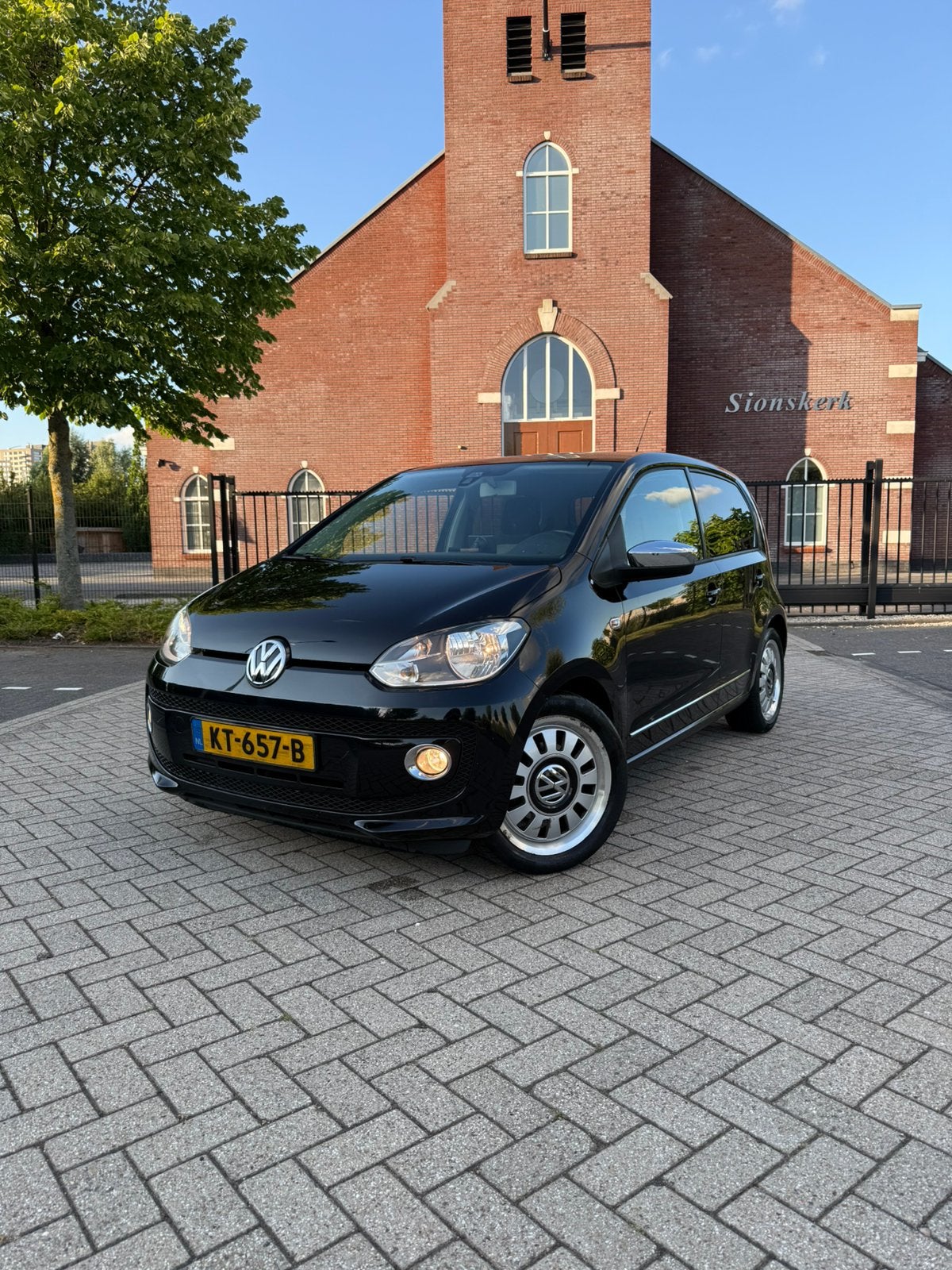 Volkswagen High up! 1.0 2013 Zwart / Airco / Cruise / PDC, Auto's, Voorwielaandrijving, 74 pk, Up!, 840 kg